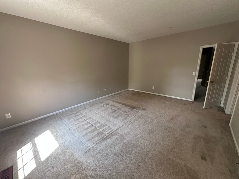 Building Photo - 6015 Craughwell Ln