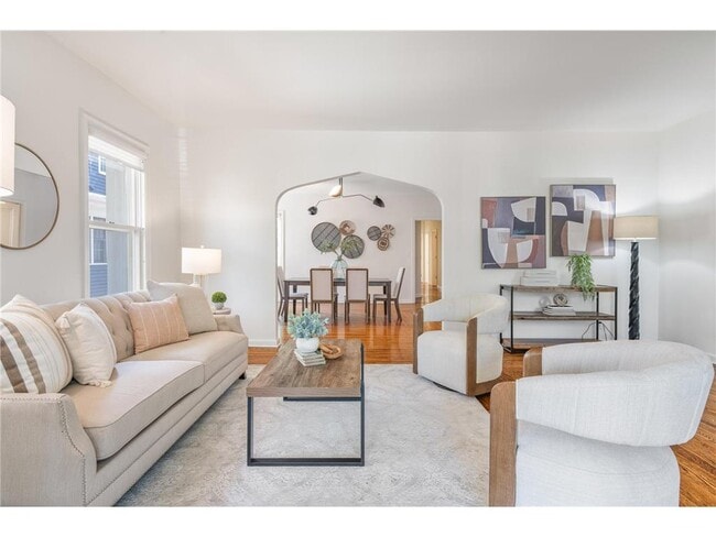 Building Photo - 1621 W 25th St