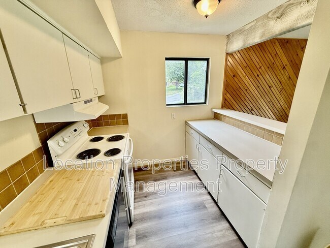 Building Photo - 3420 Augusta Dr