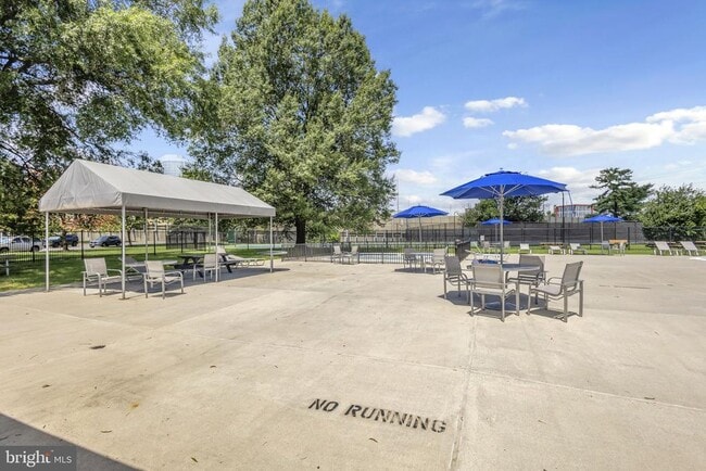 Building Photo - 1400 Martha Custis Dr