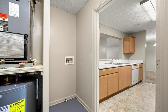 Building Photo - 9202 Fairington Ridge Cir