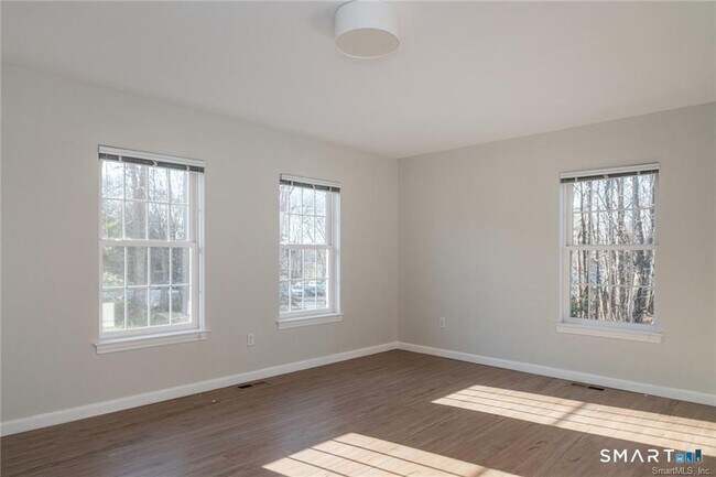 Building Photo - 77 Lyme St