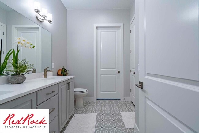 Building Photo - 2 Bedroom Fully Furnished Home In Sun River Community for 55 years and older with a firm 6 Month ...