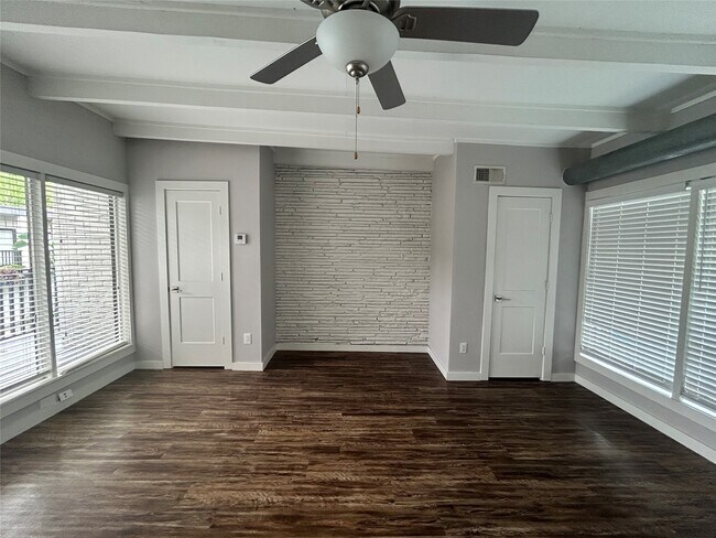 Building Photo - 219 Marshall St