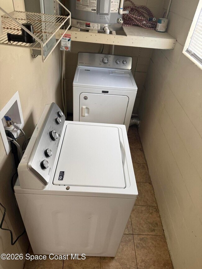 Building Photo - 805 Camellia Dr