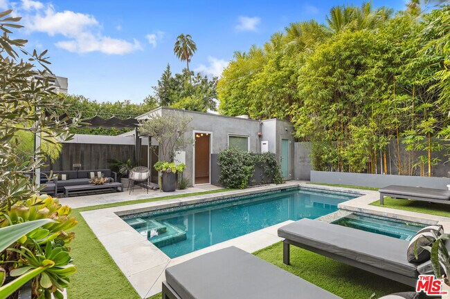 Building Photo - 329 Westbourne Dr