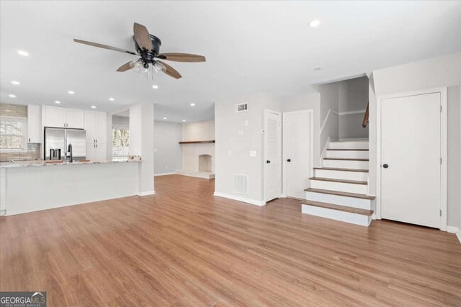 Building Photo - 541 N White St