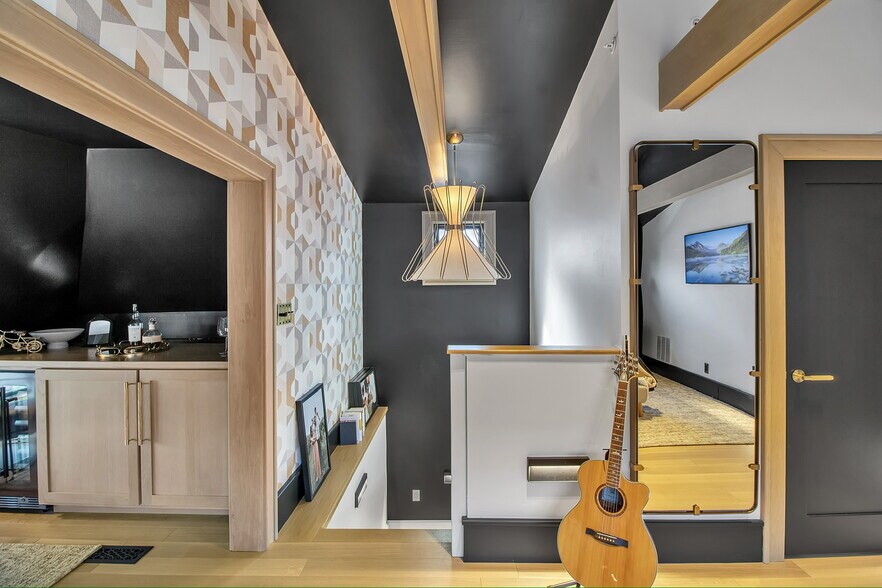 Building Photo - 827 Bird Ave