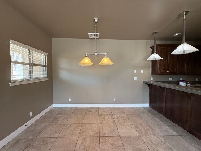 Building Photo - B11110E