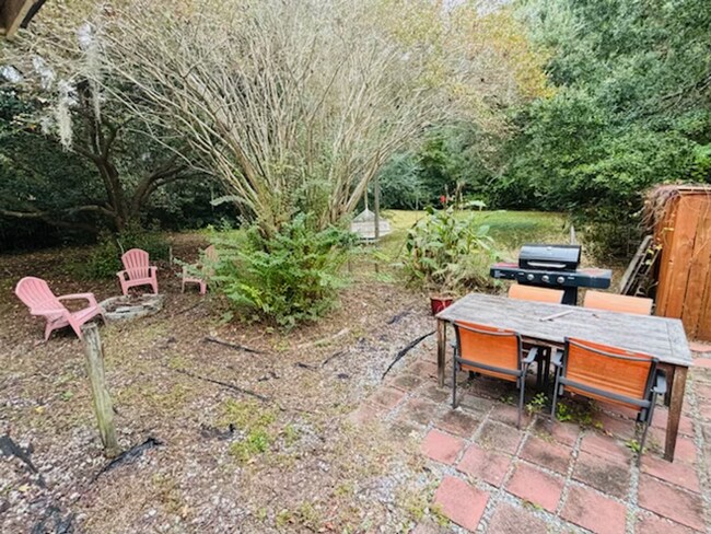 Building Photo - Charming Three Bedroom Two Bath Home on James Island, SC