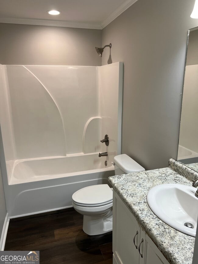 Building Photo - 1825 Chestnut Dr