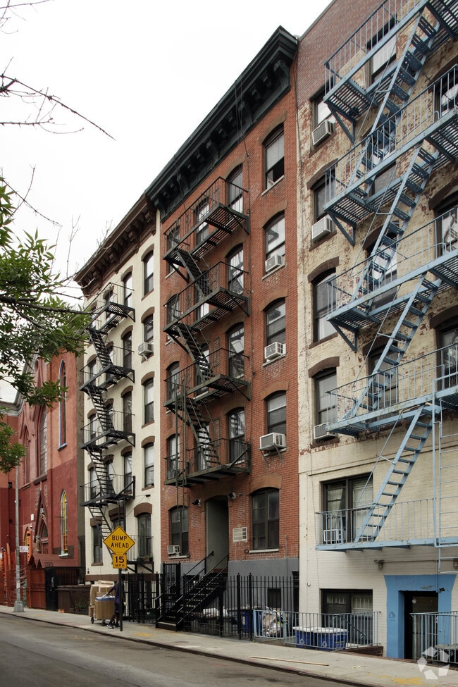 Building Photo - 168 Norfolk St