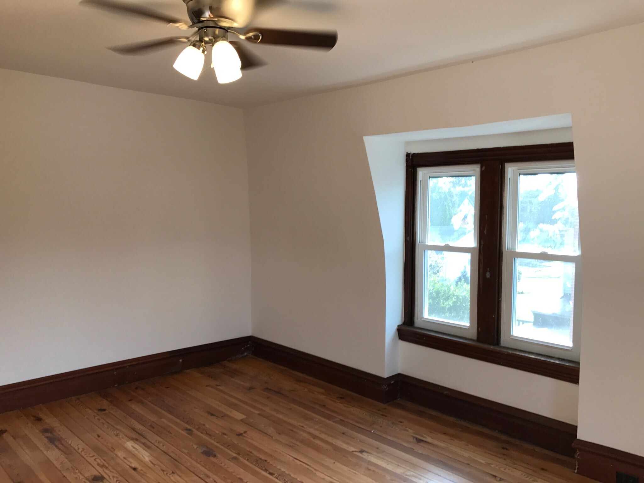 Building Photo - 141 W Broad St