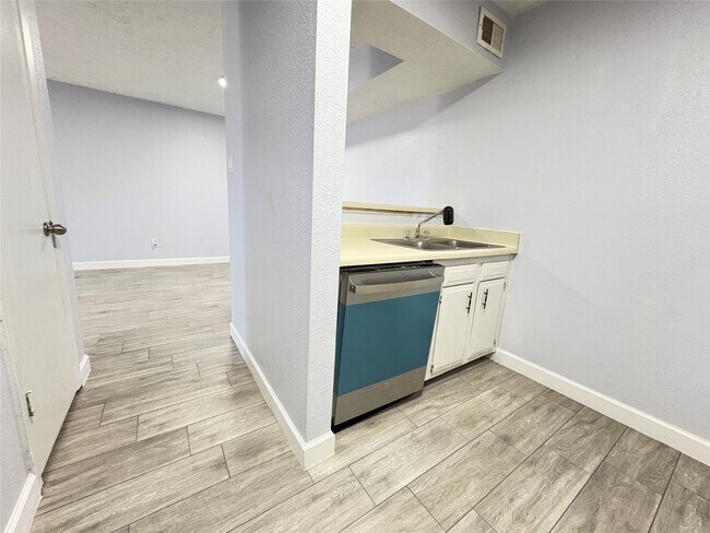 Building Photo - 10555 Turtlewood Ct