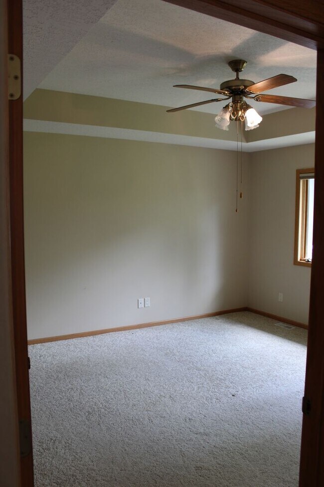 Building Photo - AVAILABLE JULY 2026!!! Incredible 3 bedroom, 2-1/2 bath duplex style condominium on Iowa City Eas...