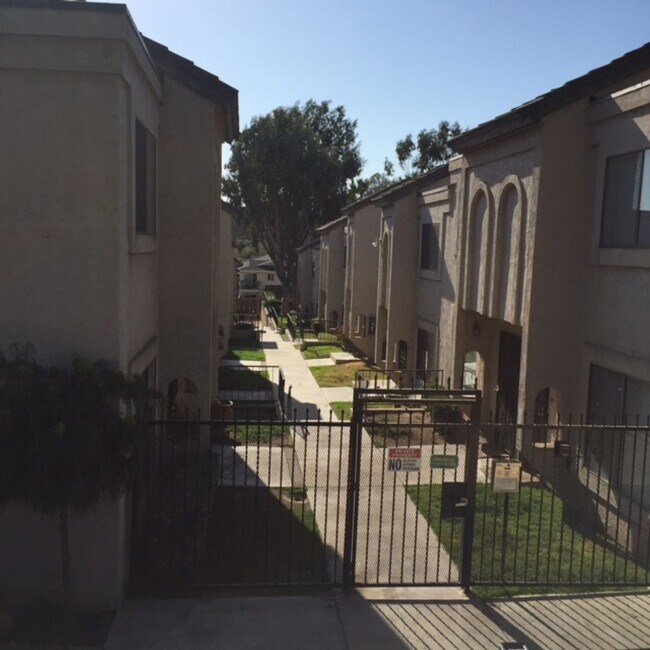 Building Photo - Two bedroom Townhouse Spring valley.