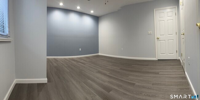 Building Photo - 221 Cottonwood Rd