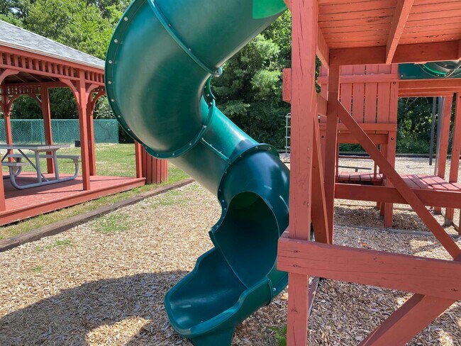 Building Photo - 99 Powers St