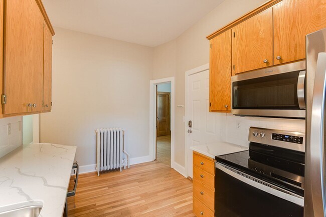 Building Photo - Recently Renovated 4-Bed Close to Macalester, St Thomas, Concordia & St Kate's!
