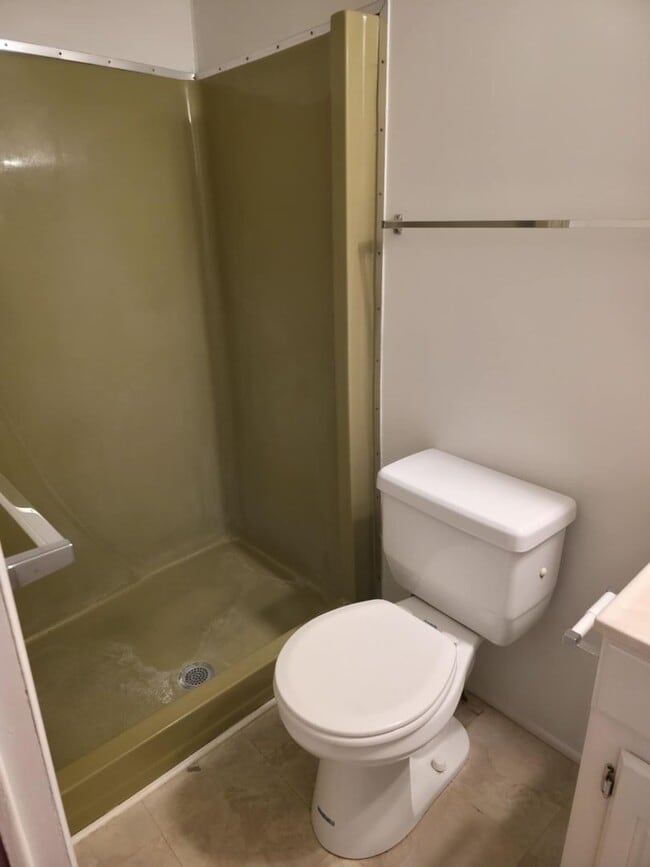 Building Photo - 2 BEDROOM 2 BATHROOM ON THE GOLF COURSE