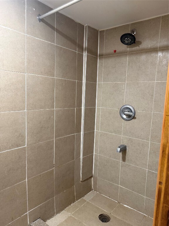 Building Photo - 337 1/2 Riverside Dr