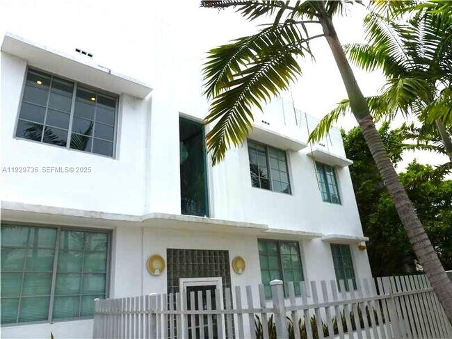 Building Photo - 526 15th St