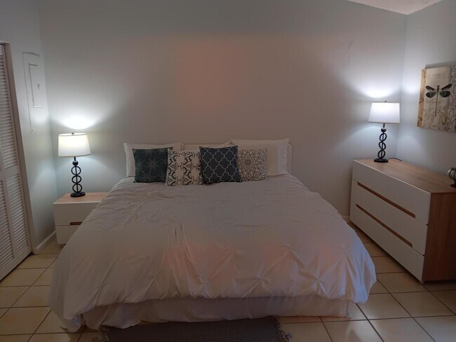 Building Photo - 1509 Hawthorne Pl
