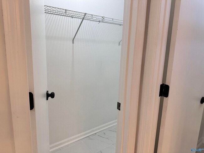 Building Photo - 13908 Creely Dr SW