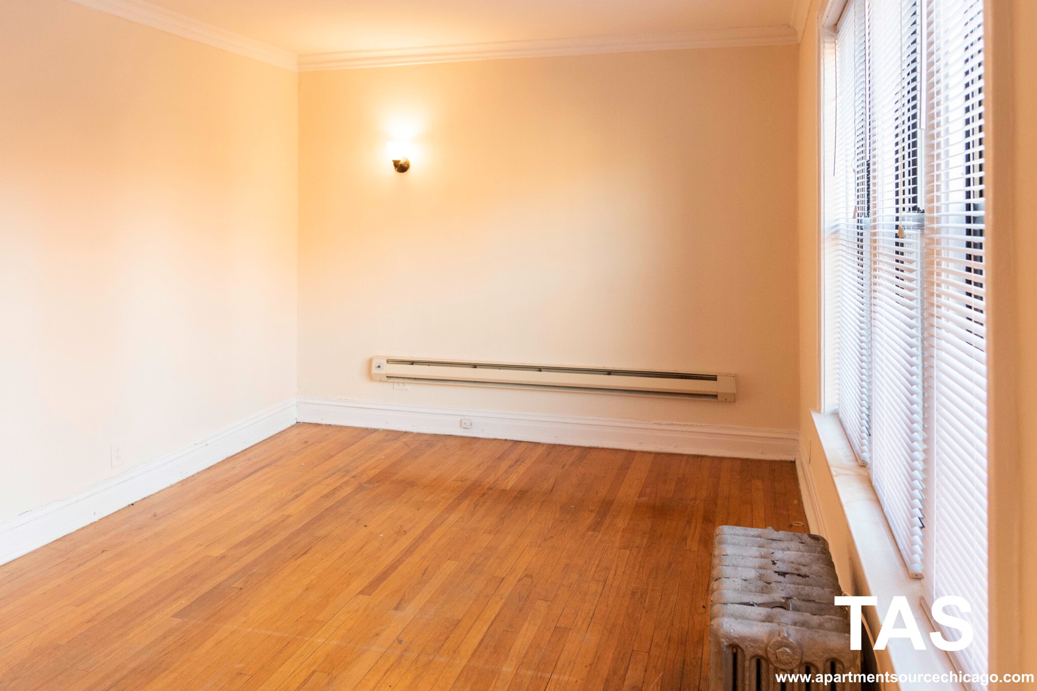 Building Photo - 627 W Melrose St