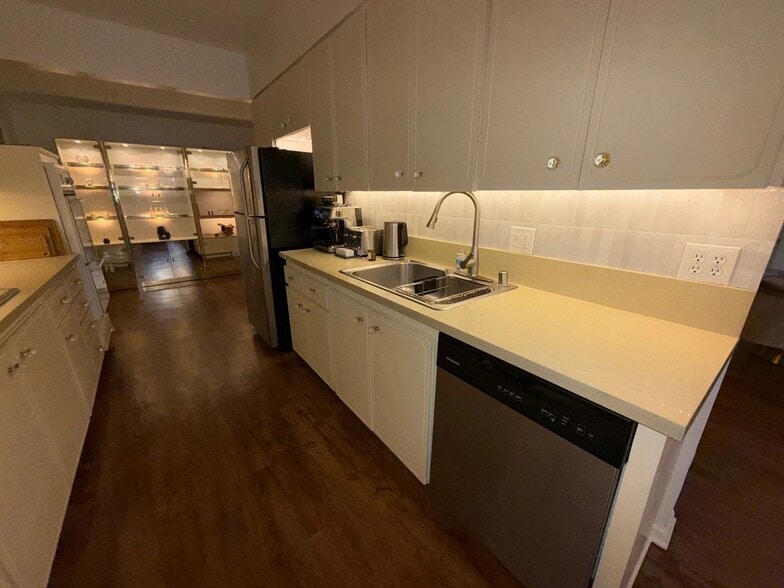 Building Photo - 1541 Hayworth Ave