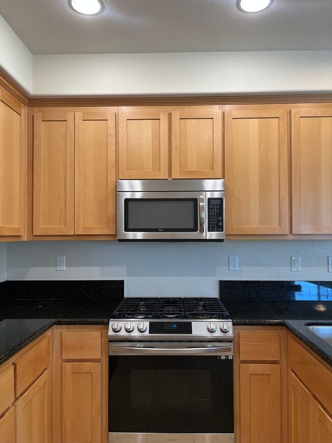 Building Photo - Stylish Willow Glen Townhome with Dual Master Suites, High Ceilings & Modern Upgrades!