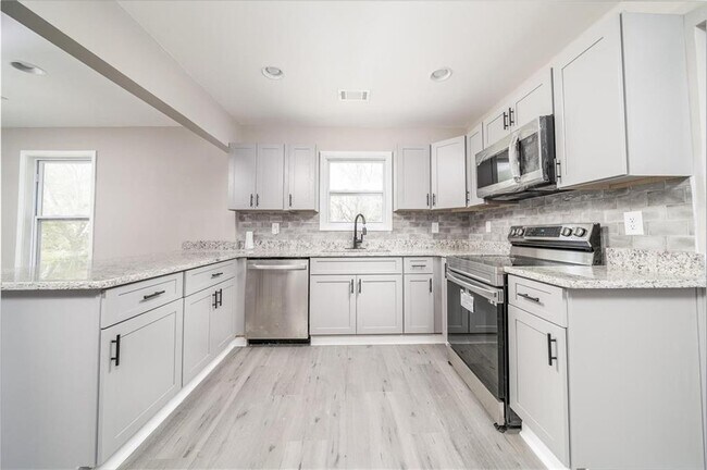 Building Photo - 665 S Eugenia Pl NW