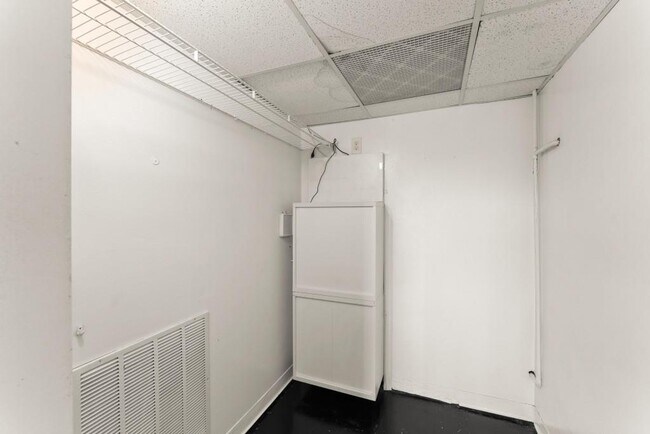 Building Photo - 2285 Peachtree Rd NE