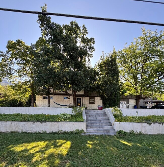 Building Photo - 1343 S 200 E