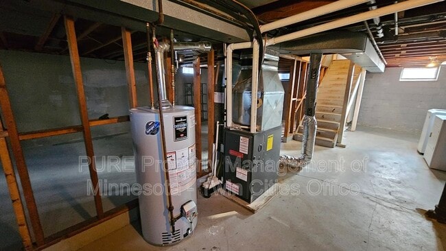 Building Photo - 1617 Flag Ave N