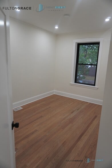 Building Photo - 4636 N Hamilton Ave