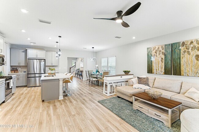 Building Photo - 105 Meadow Creek Dr