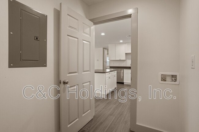 Building Photo - 104 S 195th E Ave
