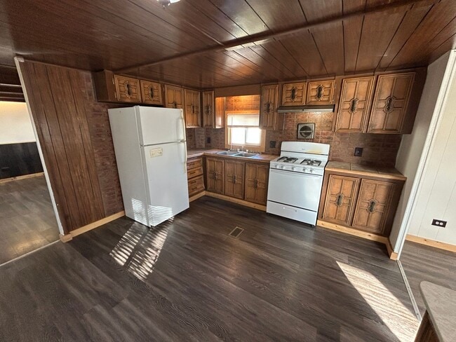 Building Photo - 2 Bedroom 1 Bath Updated Mobile Home in A & J Mobile Home Park