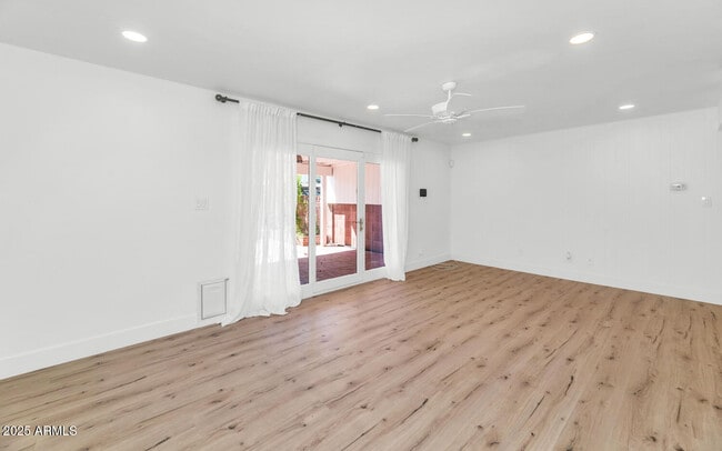 Building Photo - 4027 E Campbell Ave