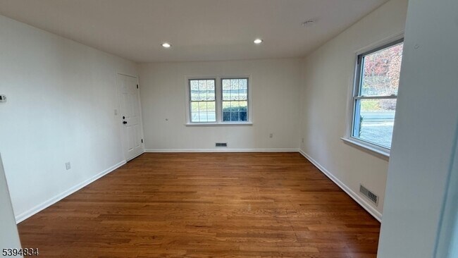 Building Photo - 76 Mt Kemble Ave