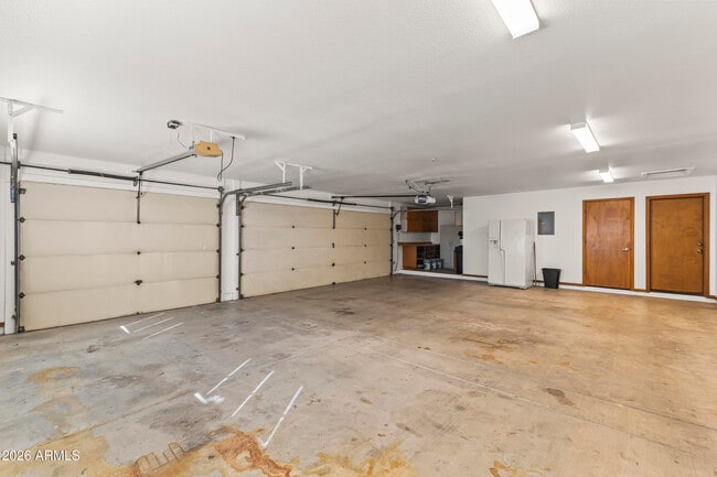 Building Photo - 1306 E La Vieve Ln