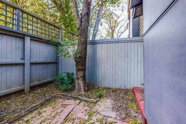 Building Photo - 3321 Oak Grove Ave