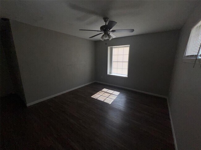 Building Photo - 201 Hartford Ln