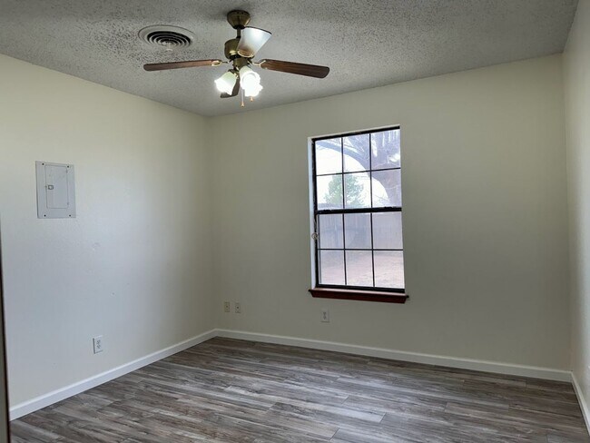 Building Photo - 2614 Palomar Pl