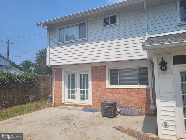 Building Photo - 6818 Rolling Rd