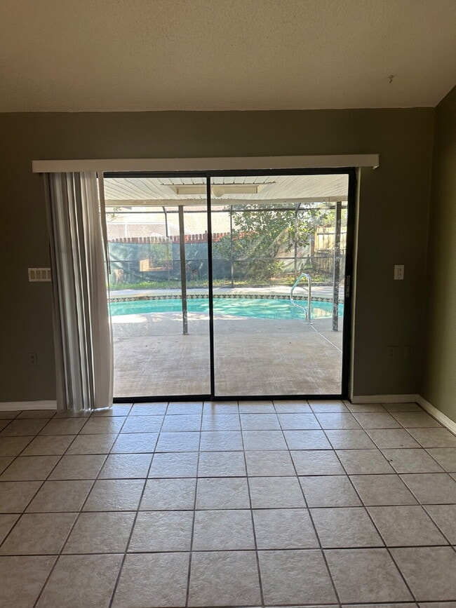 Building Photo - FIRST MONTH FREE!!  Large 3 Bedroom, 2 Bat...