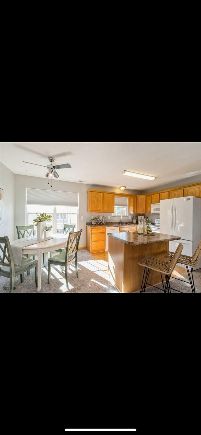 Building Photo - 15220 Greenbelt Dr