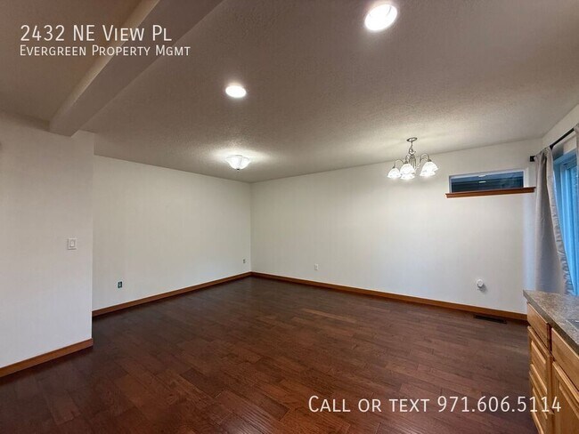 Building Photo - 2432 NE View Pl