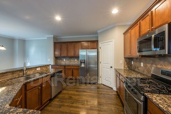Building Photo - 2707 Silver Hill Terrace SE